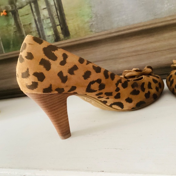 Sofft Size 9.5 M High Heel Pump Suede Leather Printed Leopard Peep Toe Rosette - Picture 8 of 15